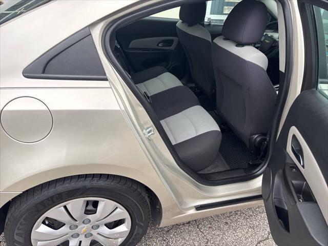 used 2013 Chevrolet Cruze car, priced at $7,650