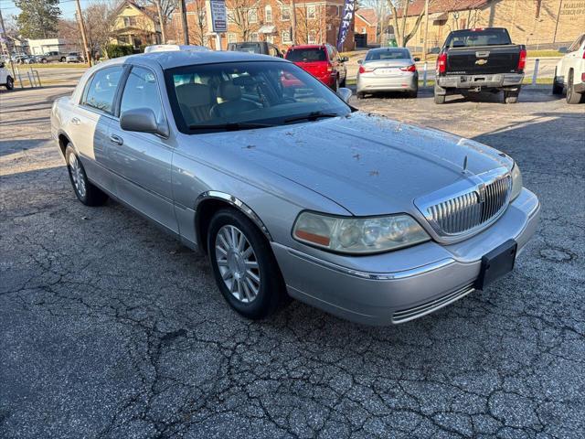 used 2004 Lincoln Town Car car, priced at $5,999