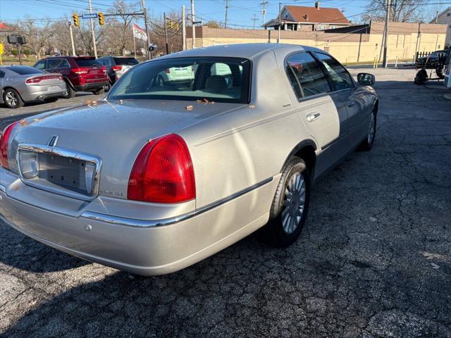 used 2004 Lincoln Town Car car, priced at $5,999