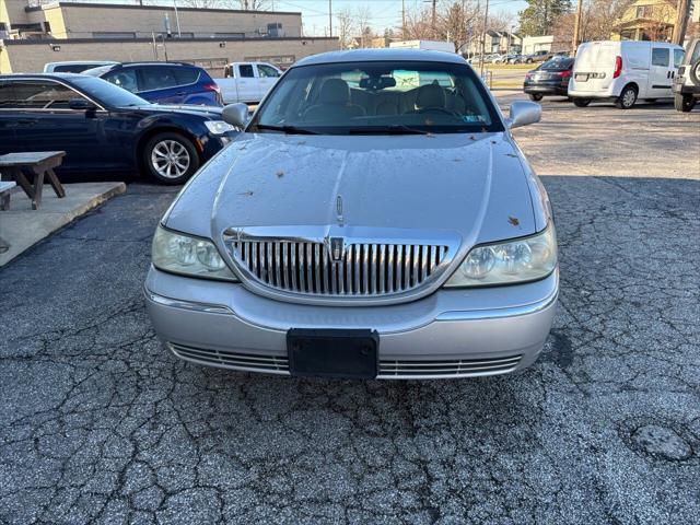 used 2004 Lincoln Town Car car, priced at $5,999