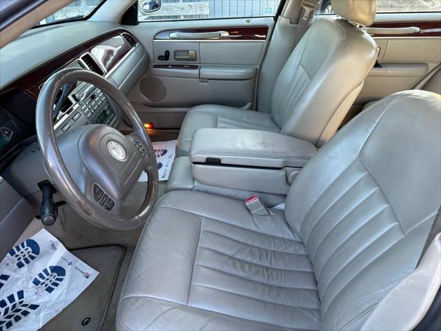 used 2004 Lincoln Town Car car, priced at $5,999