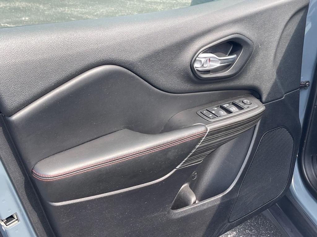 used 2014 Jeep Cherokee car, priced at $14,595
