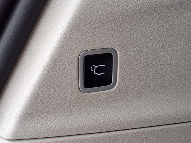 used 2023 Chrysler Pacifica car, priced at $26,998