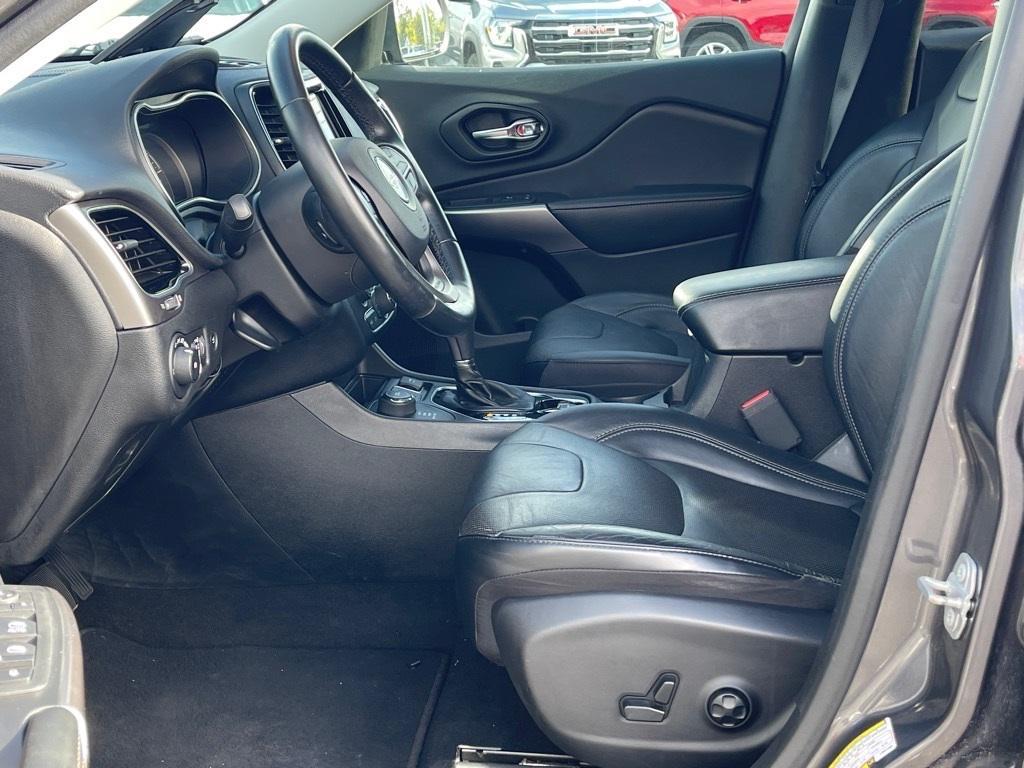 used 2020 Jeep Cherokee car, priced at $19,595