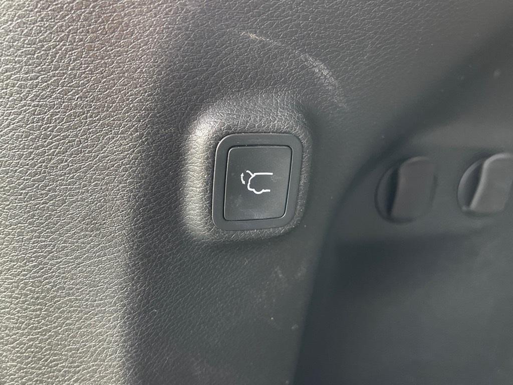 used 2020 Jeep Cherokee car, priced at $19,595