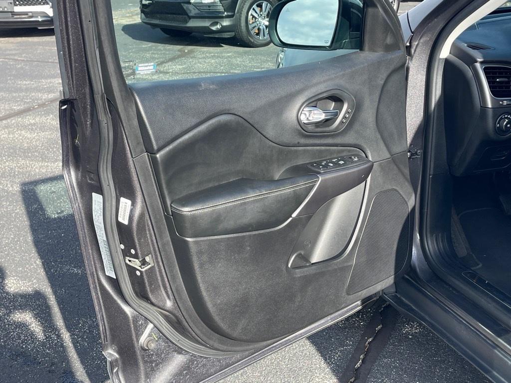 used 2020 Jeep Cherokee car, priced at $19,595