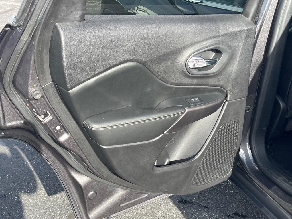 used 2020 Jeep Cherokee car, priced at $19,595