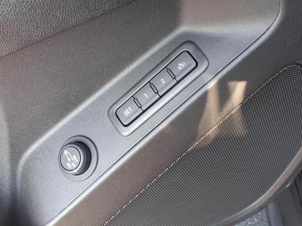 used 2022 Chevrolet Equinox car, priced at $25,998