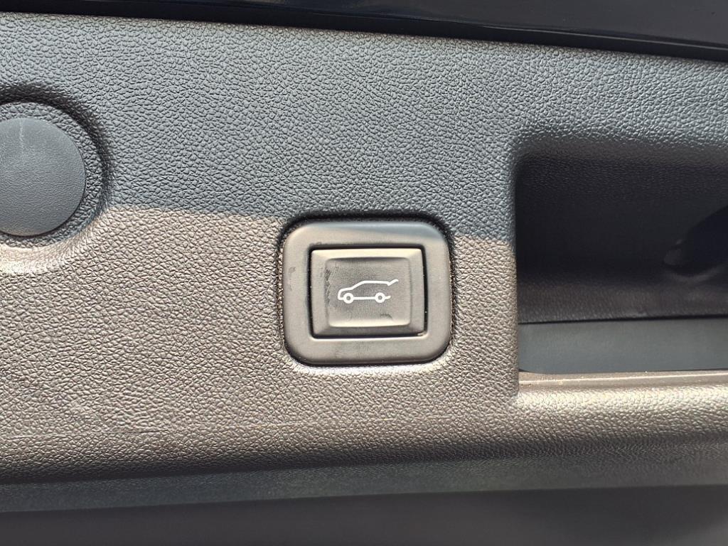 used 2022 Chevrolet Equinox car, priced at $25,998
