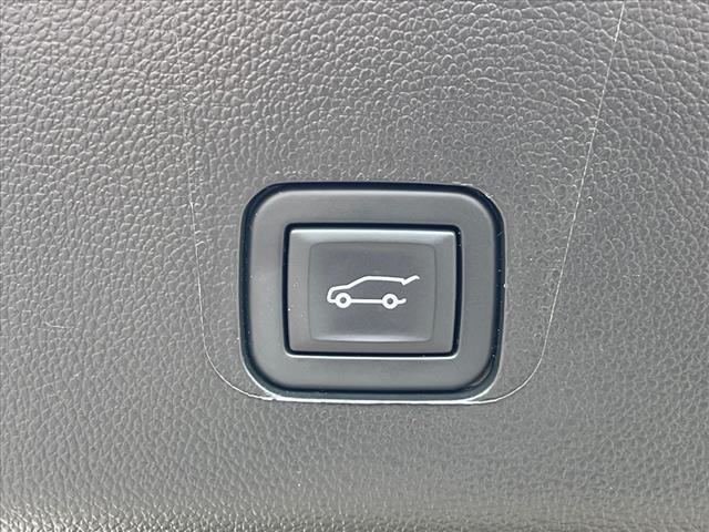 used 2023 Chevrolet Traverse car, priced at $39,898
