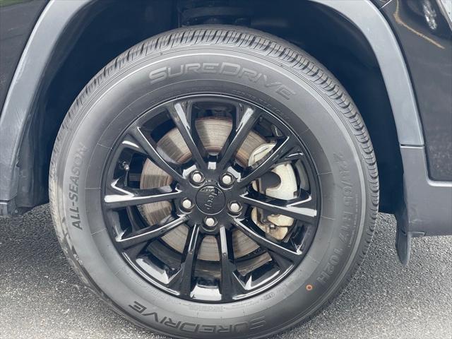 used 2023 Jeep Cherokee car, priced at $24,427