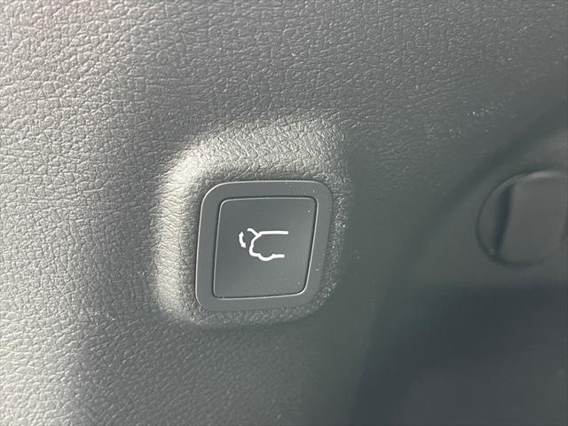 used 2023 Jeep Cherokee car, priced at $24,427