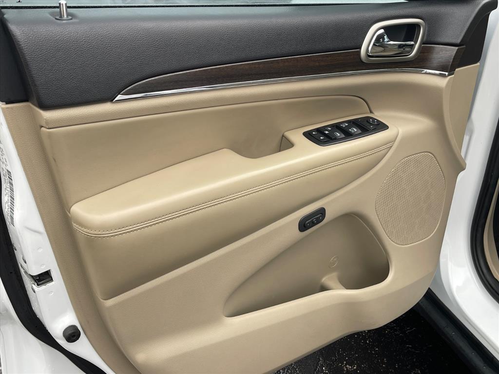 used 2014 Jeep Grand Cherokee car, priced at $12,998