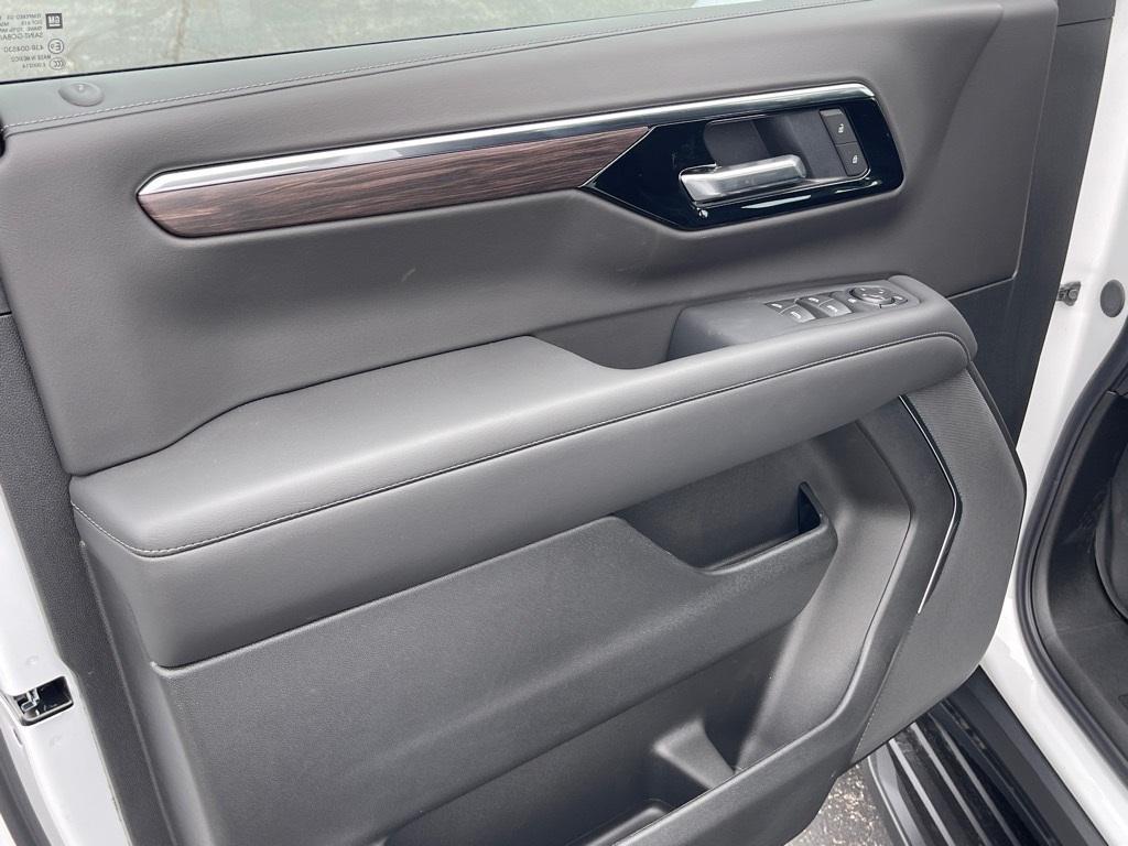 new 2025 Chevrolet Suburban car, priced at $71,825