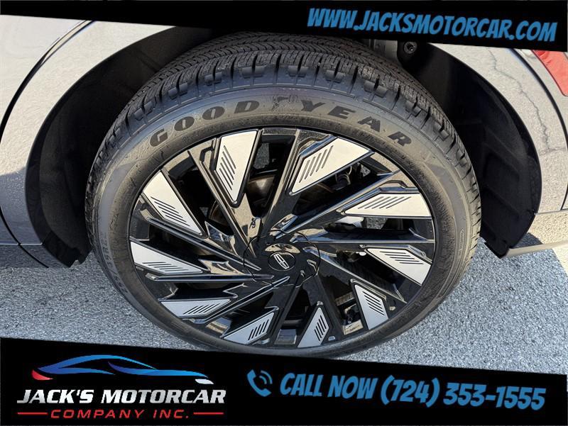 used 2024 Lincoln Nautilus car, priced at $59,900