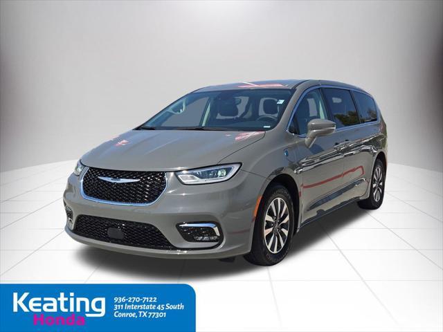 used 2022 Chrysler Pacifica Hybrid car, priced at $21,998