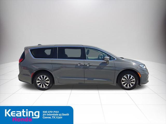 used 2022 Chrysler Pacifica Hybrid car, priced at $21,998