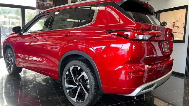 new 2024 Mitsubishi Outlander car, priced at $35,681