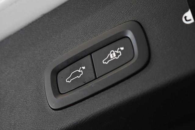 used 2021 Volvo XC40 car, priced at $26,995