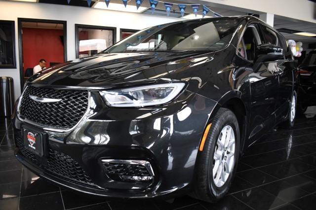 used 2023 Chrysler Pacifica car, priced at $27,995