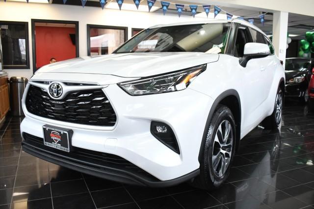 used 2022 Toyota Highlander car, priced at $35,595