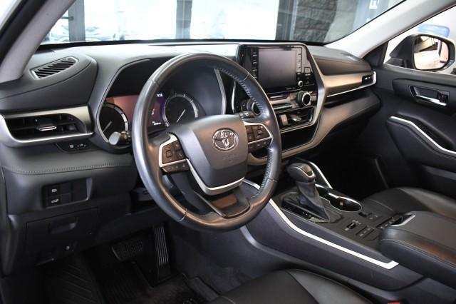 used 2022 Toyota Highlander car, priced at $35,595