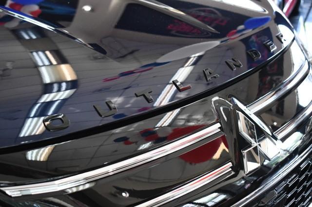 new 2025 Mitsubishi Outlander car, priced at $43,155