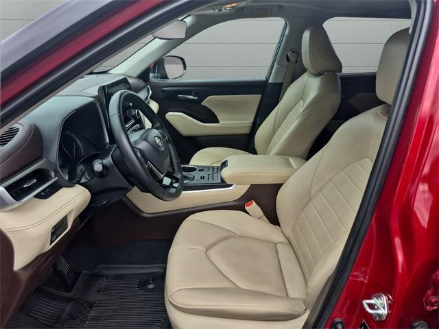 used 2020 Toyota Highlander car, priced at $28,513