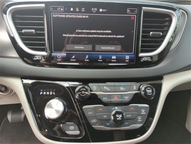used 2023 Chrysler Pacifica car, priced at $22,000