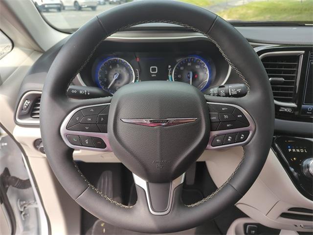 used 2023 Chrysler Pacifica car, priced at $22,000