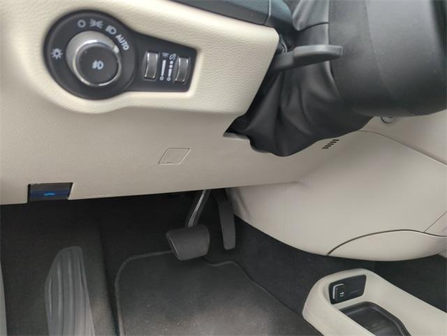 used 2023 Chrysler Pacifica car, priced at $22,000
