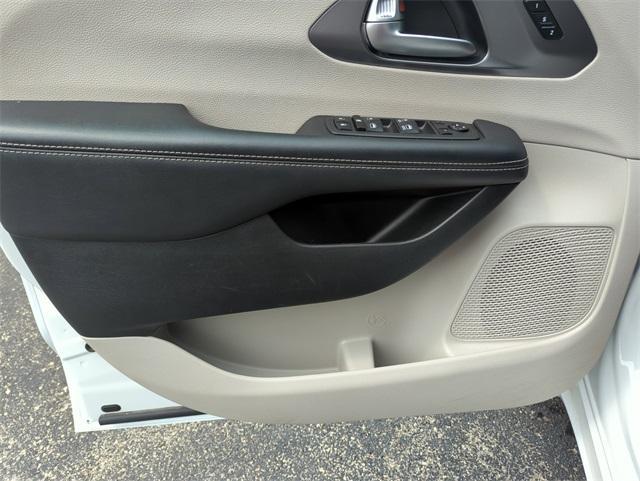used 2023 Chrysler Pacifica car, priced at $22,000