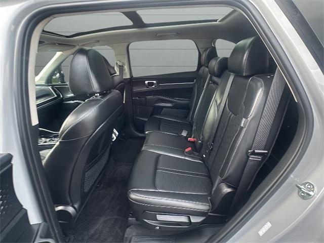 used 2024 Kia Sorento car, priced at $27,685