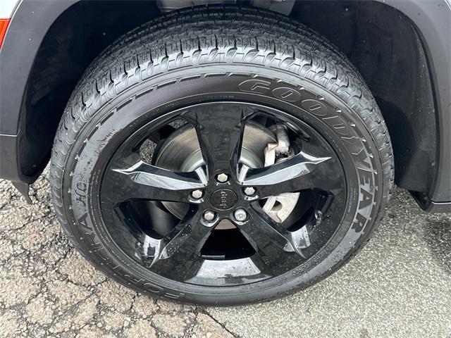 used 2023 Jeep Grand Cherokee car, priced at $31,979