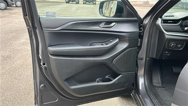 new 2025 Jeep Grand Cherokee car, priced at $46,125