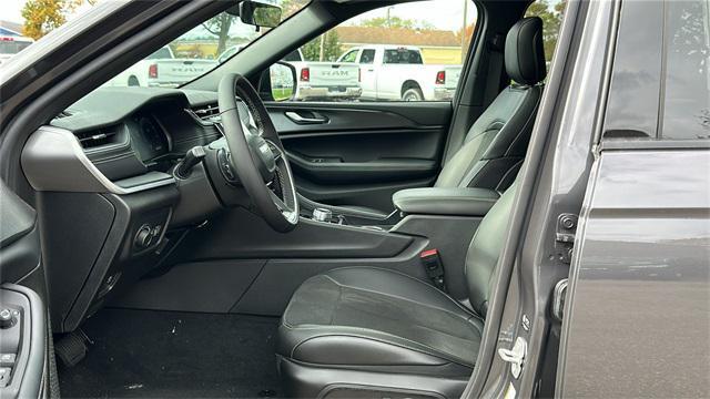 new 2025 Jeep Grand Cherokee car, priced at $46,125