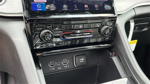 new 2025 Jeep Grand Cherokee car, priced at $49,890