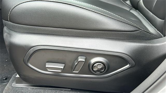 new 2025 Jeep Grand Cherokee car, priced at $49,890