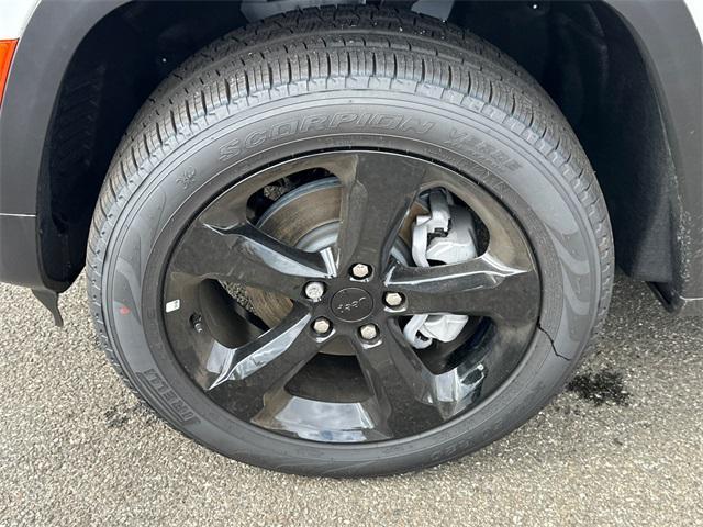 new 2025 Jeep Grand Cherokee car, priced at $49,890