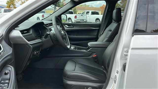 new 2025 Jeep Grand Cherokee car, priced at $49,890