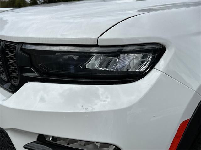 new 2025 Jeep Grand Cherokee car, priced at $49,890