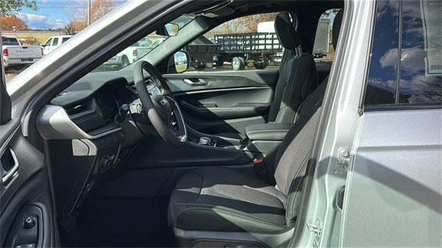 new 2025 Jeep Grand Cherokee car, priced at $41,920