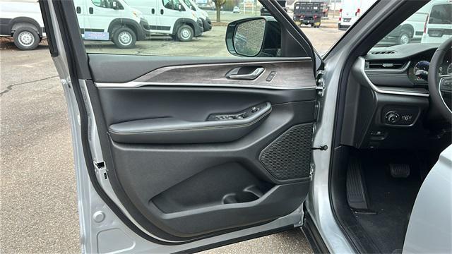 new 2025 Jeep Grand Cherokee car, priced at $51,485