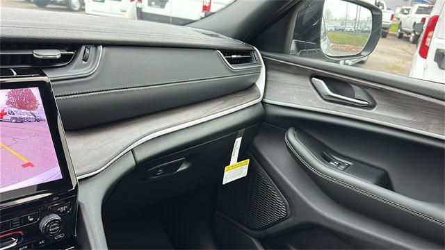 new 2025 Jeep Grand Cherokee car, priced at $51,485