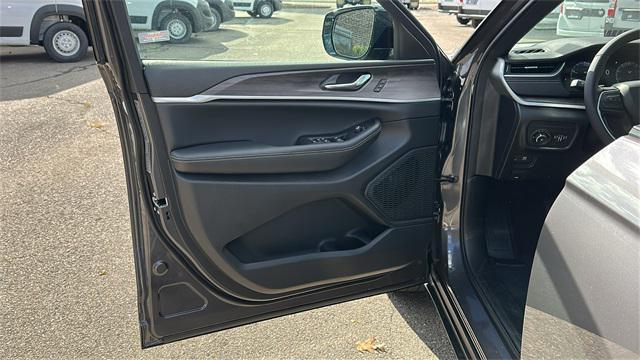 new 2025 Jeep Grand Cherokee car, priced at $51,485