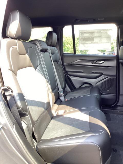 new 2025 Jeep Grand Cherokee car, priced at $43,507