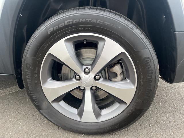 used 2021 Jeep Cherokee car, priced at $24,958