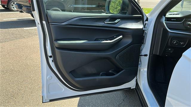 new 2025 Jeep Grand Cherokee car, priced at $38,711