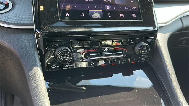 new 2025 Jeep Grand Cherokee car, priced at $38,711