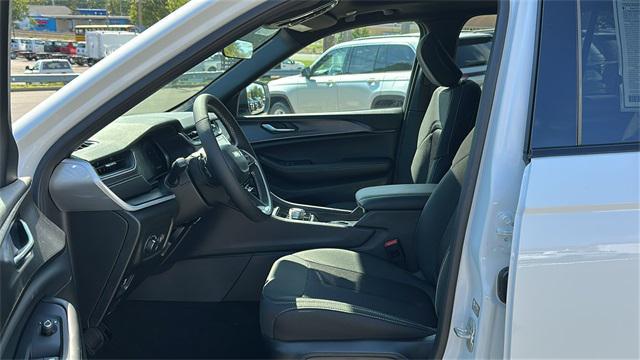 new 2025 Jeep Grand Cherokee car, priced at $38,711